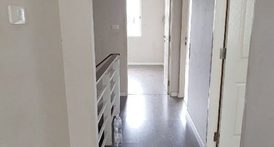 For sale studio townhouse in Khlong Sam Wa, Bangkok