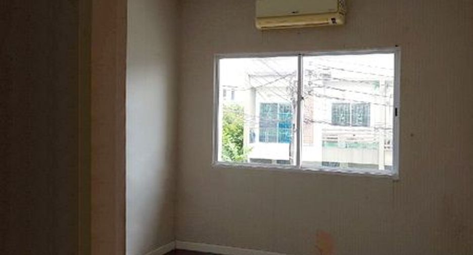 For sale studio townhouse in Khlong Sam Wa, Bangkok