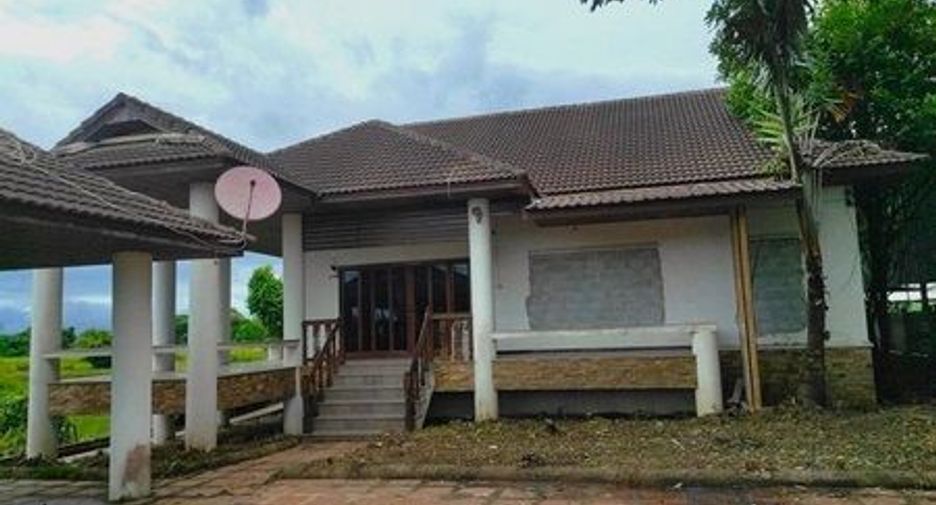 For sale 4 bedrooms house in Mueang Nakhon Phanom, Nakhon Phanom