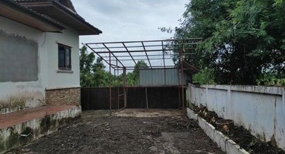 For sale 4 bedrooms house in Mueang Nakhon Phanom, Nakhon Phanom