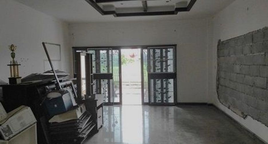 For sale 4 bedrooms house in Mueang Nakhon Phanom, Nakhon Phanom