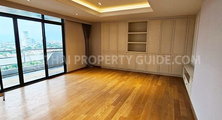 For rent 4 bedrooms condo in Pak Kret, Nonthaburi