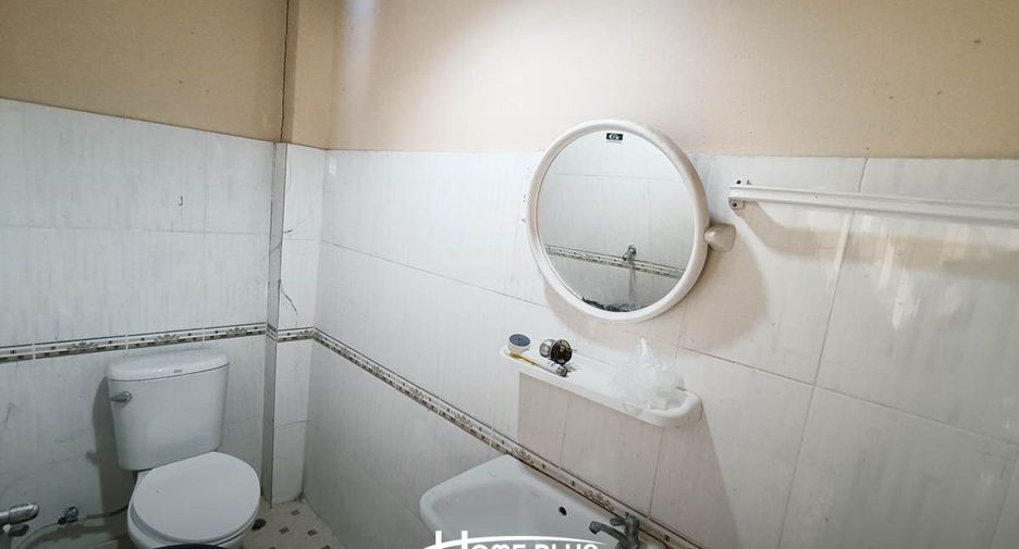 For sale 2 bedrooms retail Space in Krathum Baen, Samut Sakhon