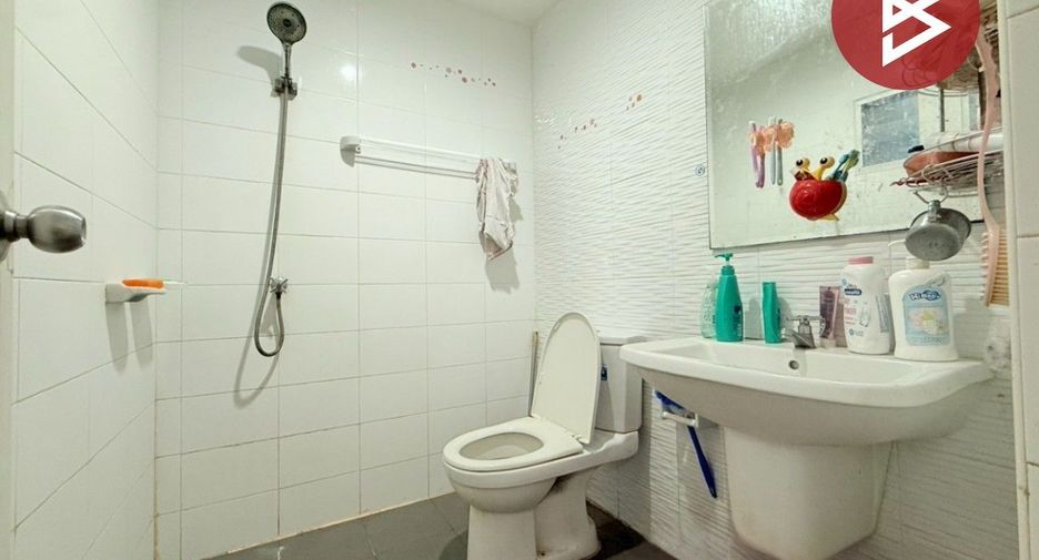Casa adosada en venta de 3 habitaciones en Mueang Pathum Thani, Pathum Thani