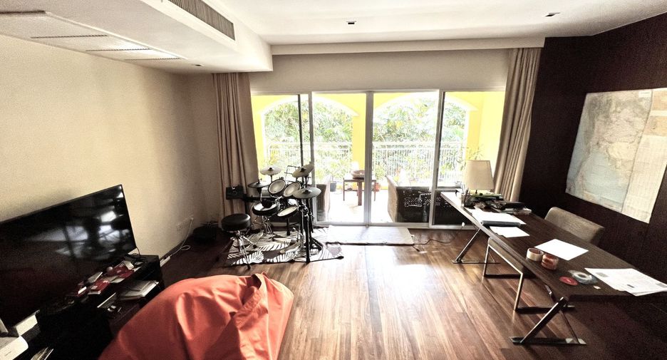For sale 4 bedrooms condo in Khlong Toei, Bangkok