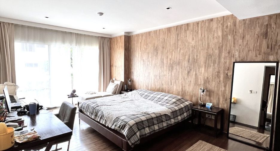 For sale 4 bedrooms condo in Khlong Toei, Bangkok