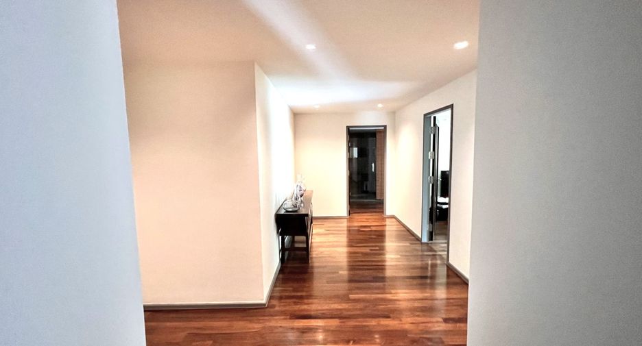 For sale 4 bedrooms condo in Khlong Toei, Bangkok