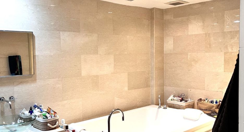 For sale 4 bedrooms condo in Khlong Toei, Bangkok