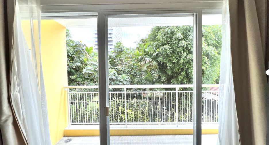 For sale 4 bedrooms condo in Khlong Toei, Bangkok