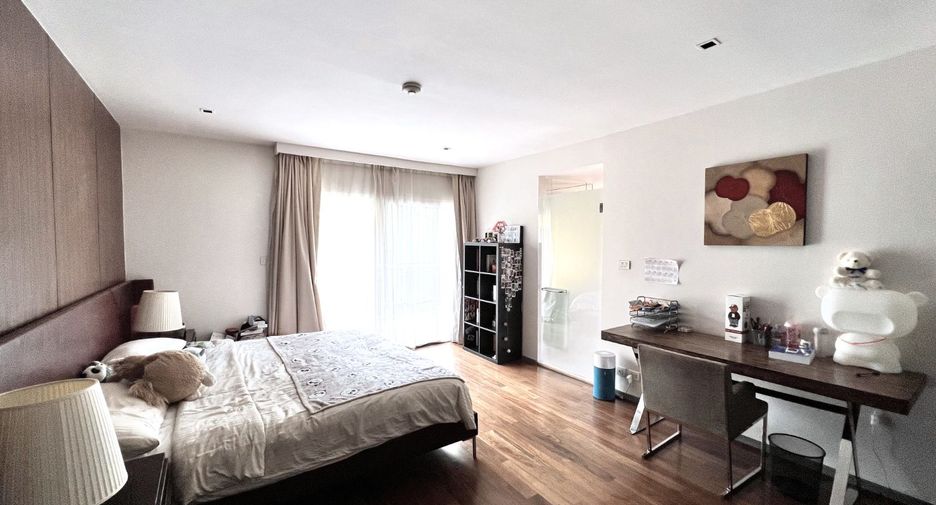 For rent 4 bedrooms condo in Khlong Toei, Bangkok