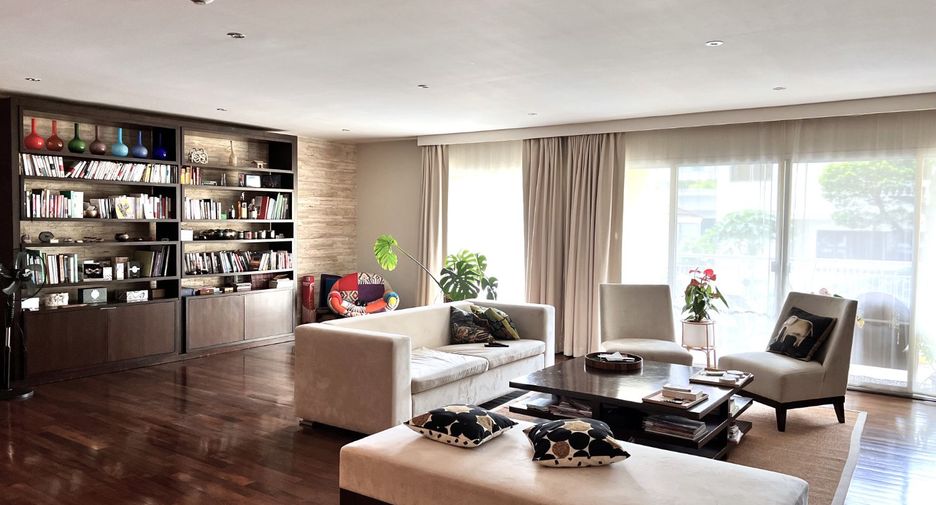 For rent 4 bedrooms condo in Khlong Toei, Bangkok