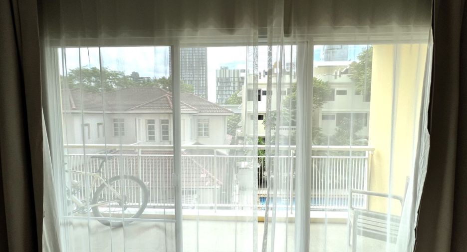 For rent 4 bedrooms condo in Khlong Toei, Bangkok