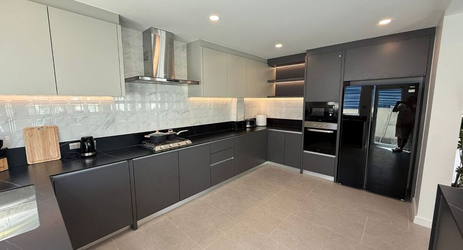 For rent 5 bedrooms house in Bang Lamung, Chonburi