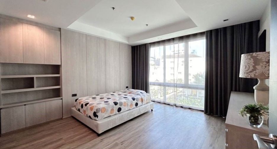 For sale 4 bedrooms condo in Khlong Toei, Bangkok