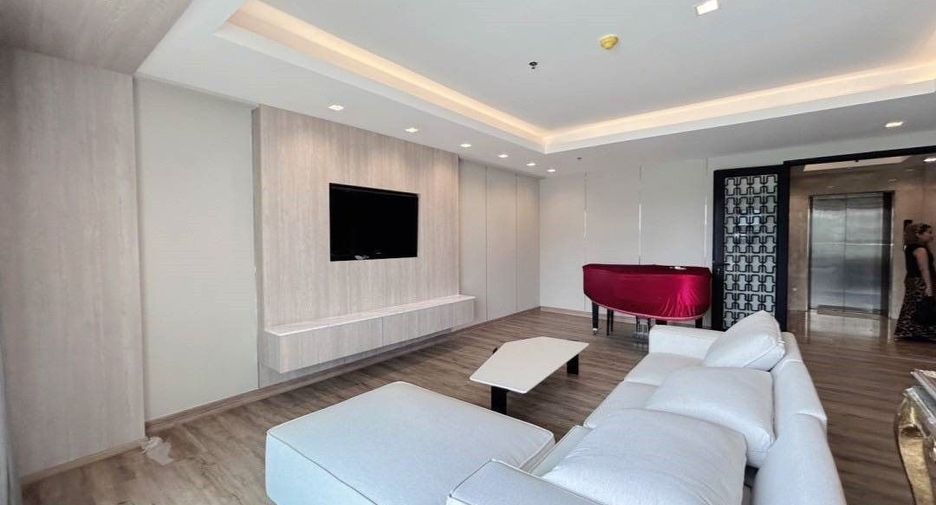 For sale 4 bedrooms condo in Khlong Toei, Bangkok