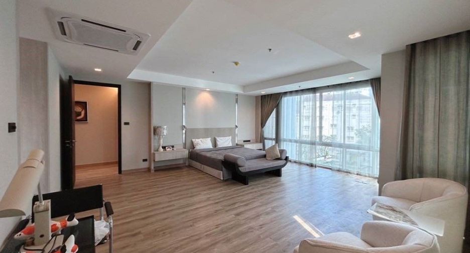 For sale 4 bedrooms condo in Khlong Toei, Bangkok