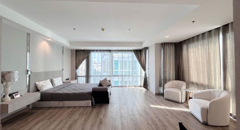 For sale 4 bedrooms condo in Khlong Toei, Bangkok