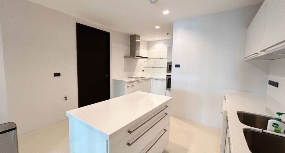 For sale 4 bedrooms condo in Khlong Toei, Bangkok