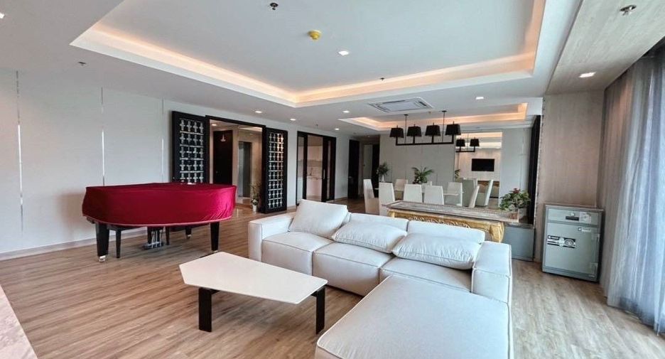 For sale 4 bedrooms condo in Khlong Toei, Bangkok