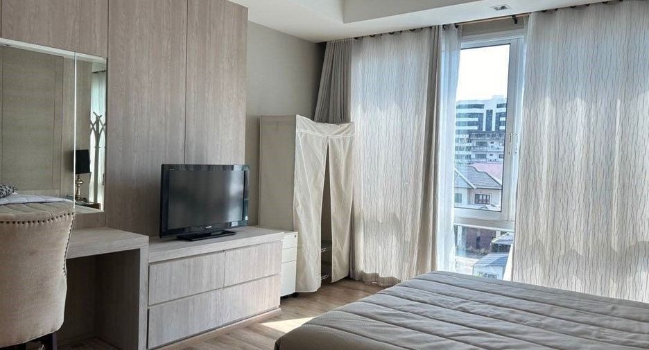 For sale 4 bedrooms condo in Khlong Toei, Bangkok