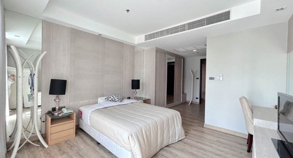 For sale 4 bedrooms condo in Khlong Toei, Bangkok