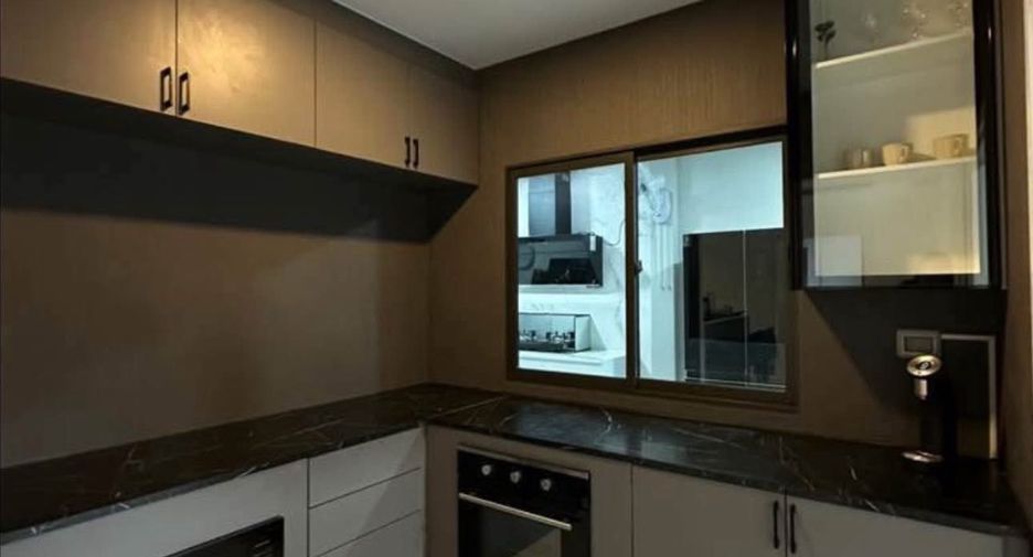 Casa en alquiler de 4 habitaciones en Bang Sao Thong, Samut Prakan