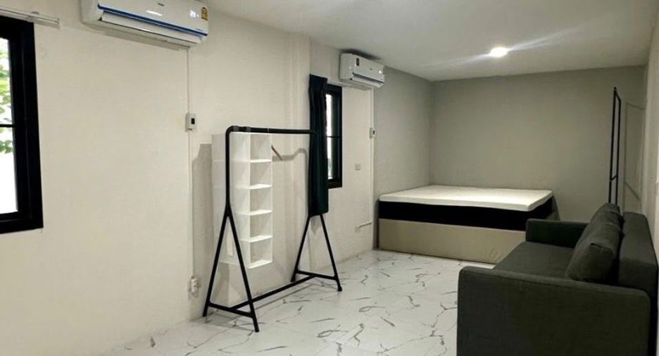 Casa en alquiler de 4 habitaciones en Bang Sao Thong, Samut Prakan