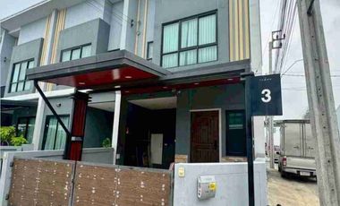 For rent and for sale 3 bedrooms townhouse in Lat Krabang, Bangkok