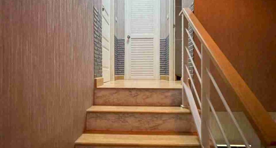 For rent and for sale 3 bedrooms townhouse in Lat Krabang, Bangkok