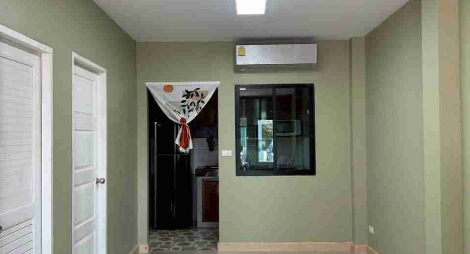For rent and for sale 3 bedrooms townhouse in Lat Krabang, Bangkok