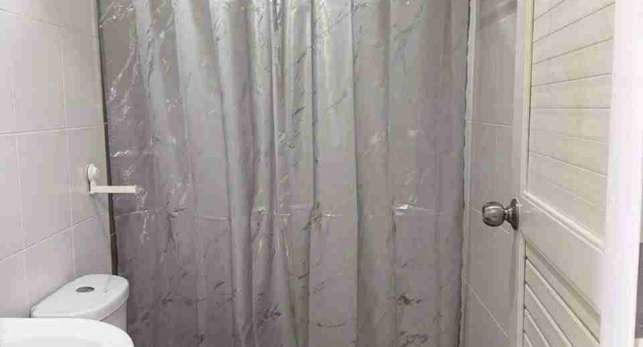 For rent and for sale 3 bedrooms townhouse in Lat Krabang, Bangkok
