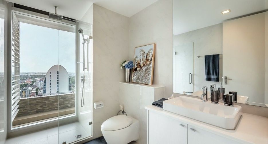 For sale 3 bedrooms condo in Dusit, Bangkok