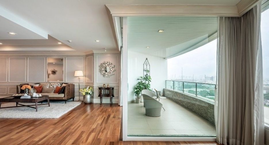 For sale 3 bedrooms condo in Dusit, Bangkok