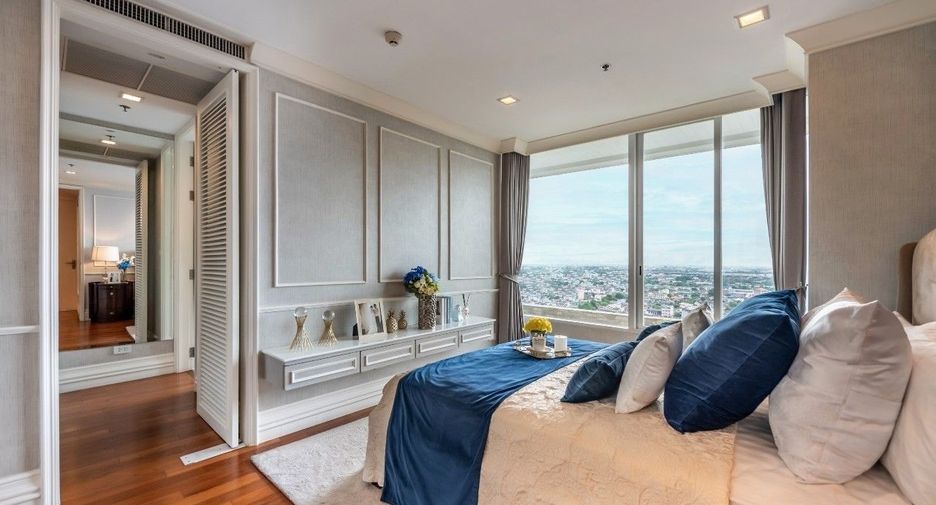 For sale 3 bedrooms condo in Dusit, Bangkok