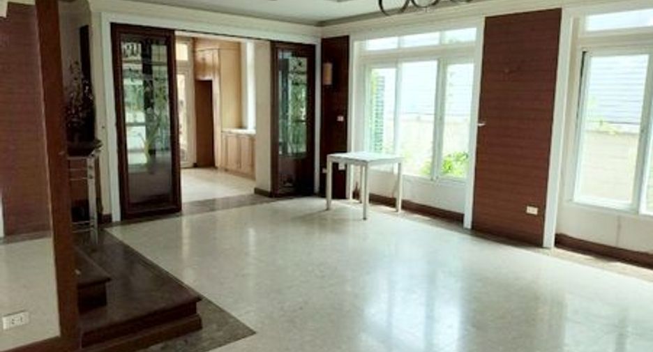 For sale 3 bedrooms house in Mueang Nonthaburi, Nonthaburi