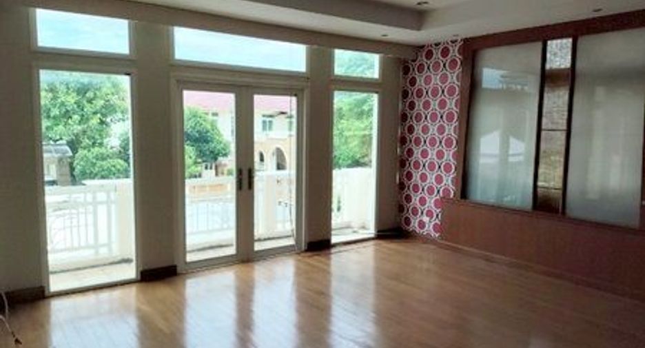 For sale 3 bedrooms house in Mueang Nonthaburi, Nonthaburi