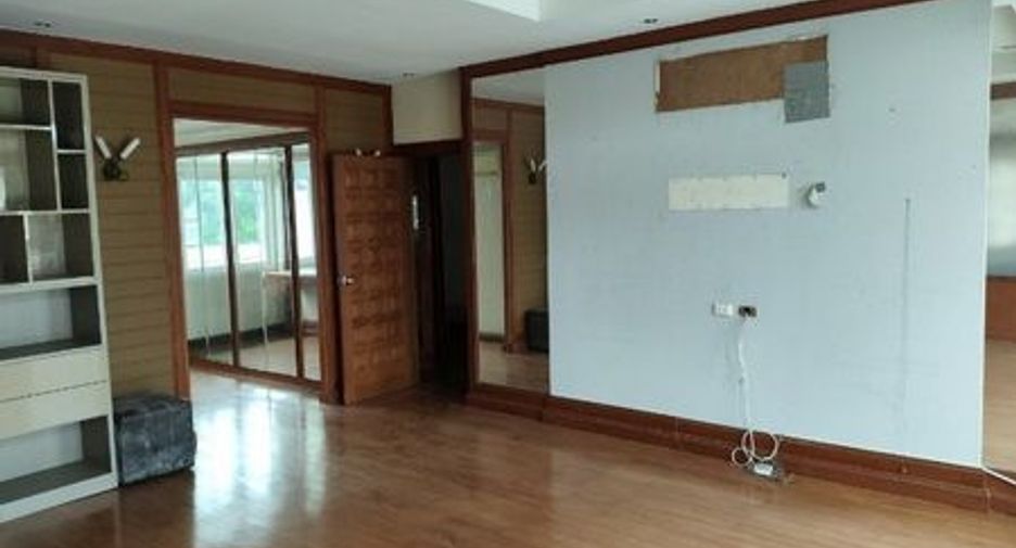 For sale 3 bedrooms house in Mueang Nonthaburi, Nonthaburi