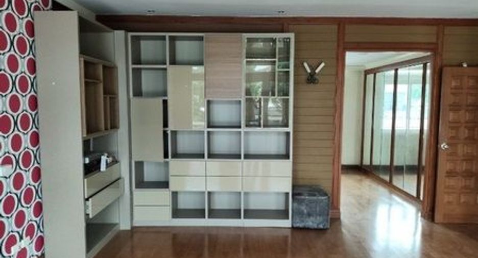 For sale 3 bedrooms house in Mueang Nonthaburi, Nonthaburi