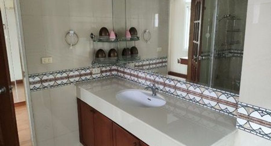 For sale 3 bedrooms house in Mueang Nonthaburi, Nonthaburi