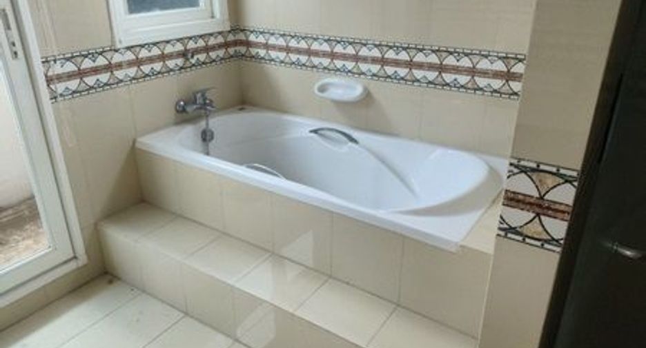 For sale 3 bedrooms house in Mueang Nonthaburi, Nonthaburi
