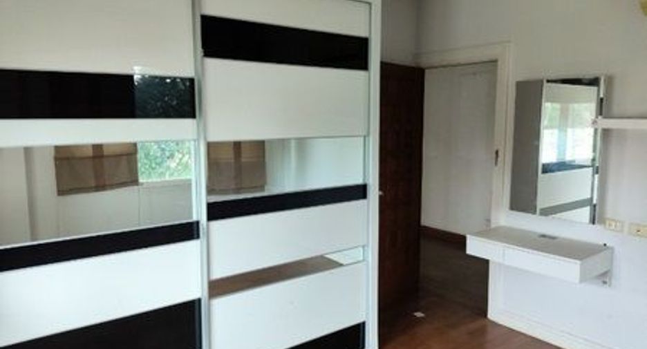 For sale 3 bedrooms house in Mueang Nonthaburi, Nonthaburi