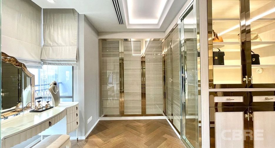 For sale 5 bedrooms house in Saphan Sung, Bangkok