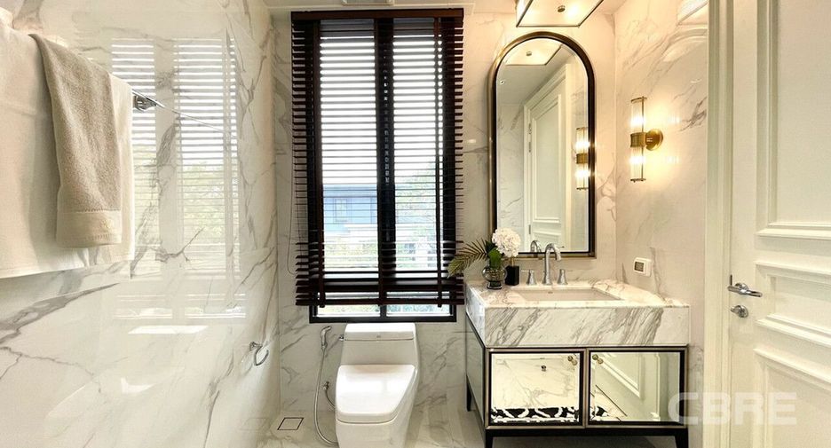 For sale 5 bedrooms house in Saphan Sung, Bangkok