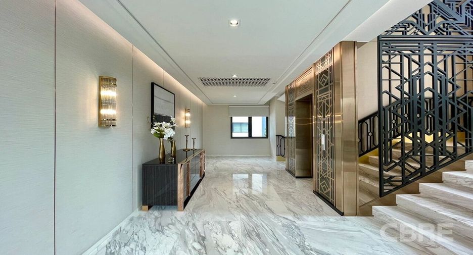 For sale 5 bedrooms house in Saphan Sung, Bangkok