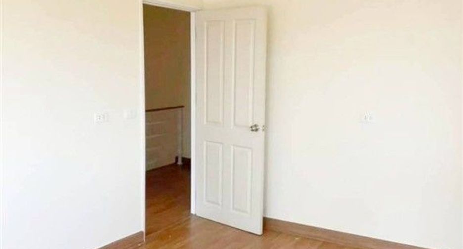 For rent and for sale 4 bedrooms townhouse in Pak Kret, Nonthaburi