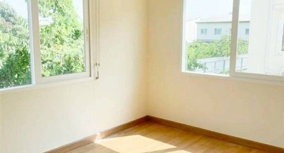 For rent and for sale 4 bedrooms townhouse in Pak Kret, Nonthaburi