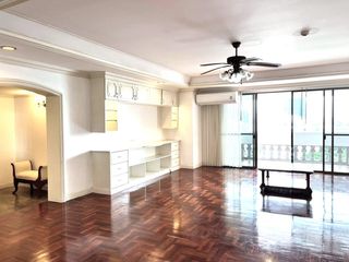 À louer 3 chambres appartement avec services à Khlong Toei, Bangkok