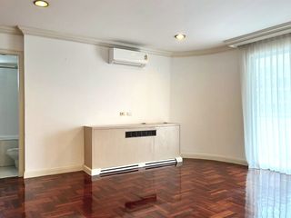 À louer 3 chambres appartement avec services à Khlong Toei, Bangkok