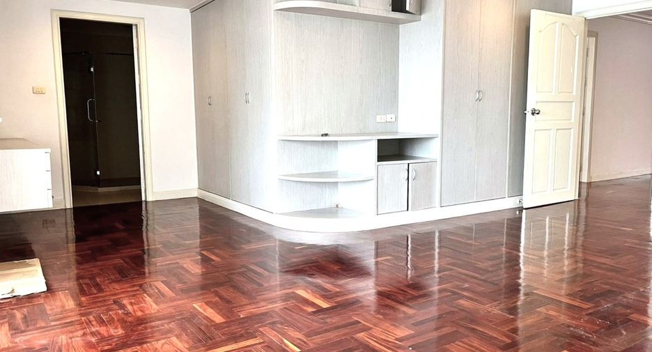 Apartamento con servicios en alquiler de 3 habitaciones en Khlong Toei, Bangkok