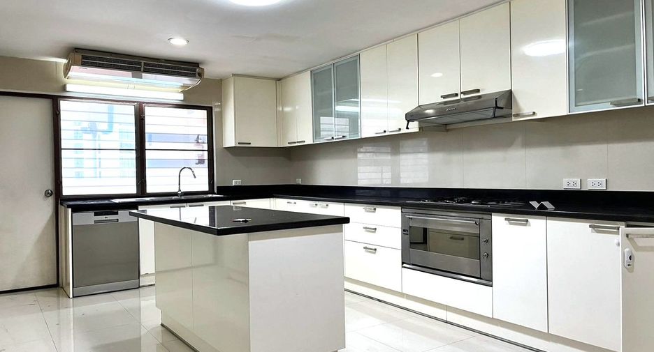 Apartamento con servicios en alquiler de 3 habitaciones en Khlong Toei, Bangkok